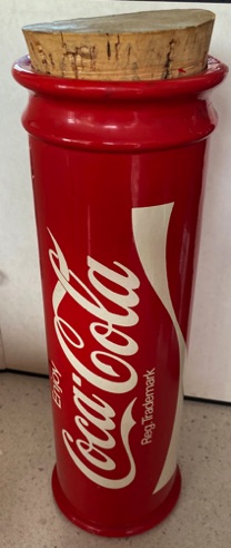 76160-2  € 8,00 coca cola voorraad pot glas met laagje plastic kleur rood H30 d 10 cm.jpeg